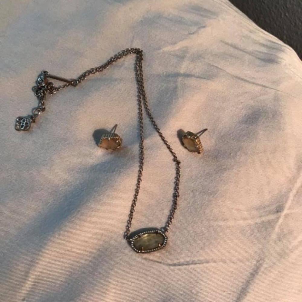 Kendra Scott necklace and earring set worn once